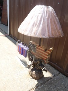 Flag theme lamp. As shown.