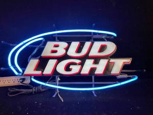 lot 20 image: Budweiser  Bud Light logo neon