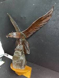 lot 42 image: Carved wooden eagle, wall mount