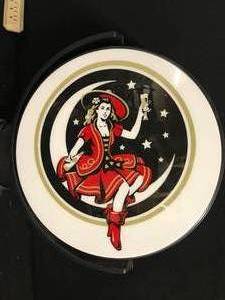 lot 35 image: Miller High Life, Girl on the Moon rotating pub light