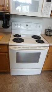 lot 3 image: Kenmore Electric Stove