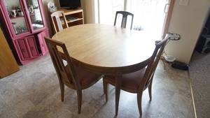 lot 5 image: Wood Dining Room Table with 4 Chairs