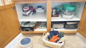 lot 15 image: Small Housewares