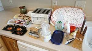 lot 16 image: Misc Kitchen Items