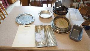 lot 24 image: Small Housewares