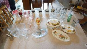 lot 26 image: Small Housewares