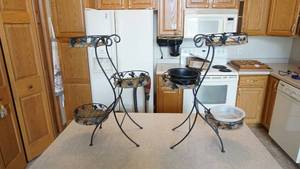 lot 31 image: Lot of 2 Plant Stands