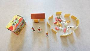 lot 34 image: Vintage Plastic Hut Educational And Funny Toy