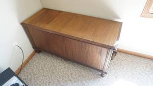 lot 37 image: Vintage Cedar Chest
