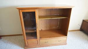 lot 41 image: Wooden Tv Stand