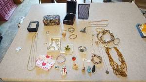 lot 50 image: Large Lot Of Jewelry