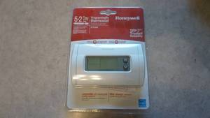 lot 54 image: NIB Honeywell Programable Thermostat