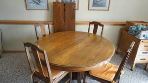 lot 80 image: Vintage Kitchen Table and 4 Chairs
