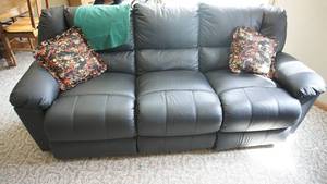 lot 83 image: Leather Reclining Couch