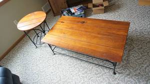 lot 90 image: Coffee and End Table