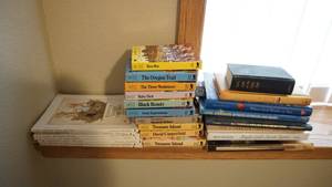 lot 111 image: Assortment of Books