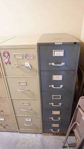 lot 120 image: 2 Filing Cabinets