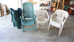 lot 147 image: 5 Outdoor Plastic Chairs and 3 Camping Chairs