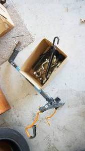 lot 170 image: Lot of Miscellaneous Hitch Items
