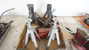 lot 173 image: Jack and Stabilizers
