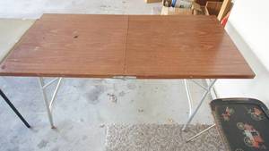 lot 176 image: Folding Table