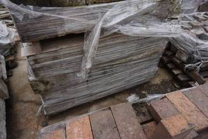 1 - Pallet of Reclaimed Anchor Straight Face Wall Block