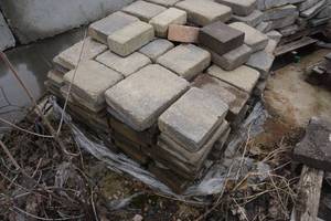 1 Pallet - Reclaimed Charcoal Pavers In Assorted Sizes