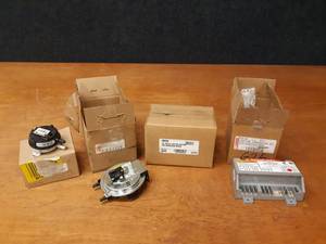New Lot of HVAC Parts - Lennox 53L90, 30W33, 71K11 & 57W78