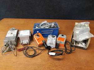 Lot of Actuators  Damper Controls and More- Honeywell, Belimo & Ruskin