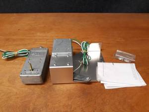 lot 1521 image: (2) NEW Multiproducts TB2000 Damper Actuators
