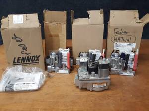 lot 1633 image: Lot of (4) Lennox  Honeywell Gas Valves