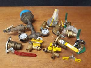 lot 1634 image: Large Lot of Brass Valves - Webstone, Bell & Gossett and More