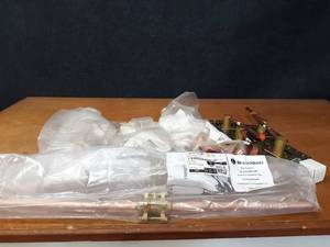 lot 1680 image: Lot of (2) Beacon Medical Gas 12 Brass  Copper Shut Off Valves, Oxygen Service Copper Fittings and More