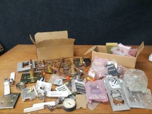 lot 1686 image: Lot of Beacon Medaes Medical Gas Ports and More