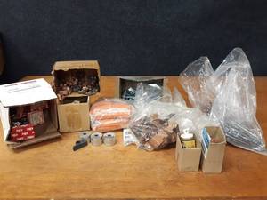 lot 1697 image: Lot of Assorted Hardware