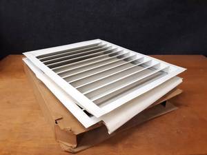 lot 1707 image: Lot of (2) Aluminum Louvers 24 x 18