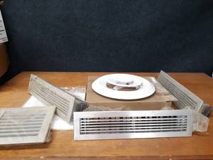 lot 1714 image: Lot of (6) Assorted Duct Grates 18 x 3