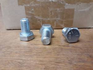 lot 1824 image: Lot of (105) Grade 5 Bolts - 58 x 1.00