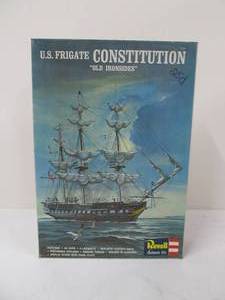 lot 21 image: Large Vintage Revell U.S. CONSTITUTION Old Ironsides Ship
