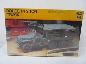 lot 41 image: Vintage Testors US Army Dodge 1-12 Ton Truck