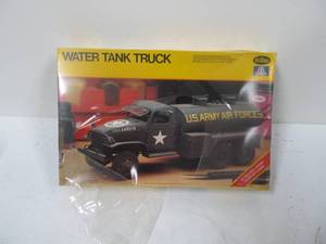 lot 43 image: Vintage Testors US Army Water Tanker Truck