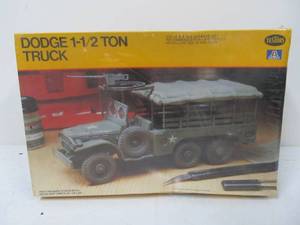 lot 77 image: Vintage Testors US Army Dodge 1-12 Ton Truck