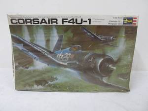 lot 98 image: Vintage Revell F4U-1 Corsair