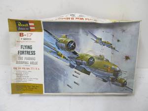 lot 100 image: Vintage Revell B-17 Flying Fortress