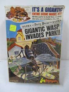 lot 104 image: Vintage MPC Fun Dimensions GIGANTIC WASP INVADES PARK
