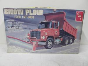 lot 106 image: Vintage AMT Snow Plow Truck