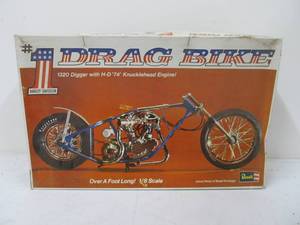 lot 110 image: Vintage Revell HARLEY DAVIDSON #1 Drag Bike Motorcycle