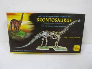 lot 114 image: Vintage Palmer Brontosaurus Dinosaur Model