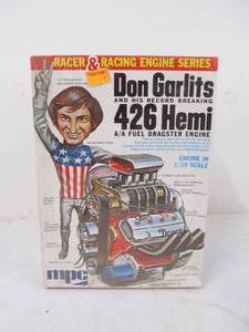 lot 121 image: Vintage MPC Don Garlits & His 426 Hemi Dragster Engine