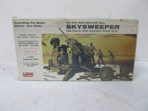 lot 135 image: Vintage Renwal 75m Skysweeper Anti-Aircraft Gun